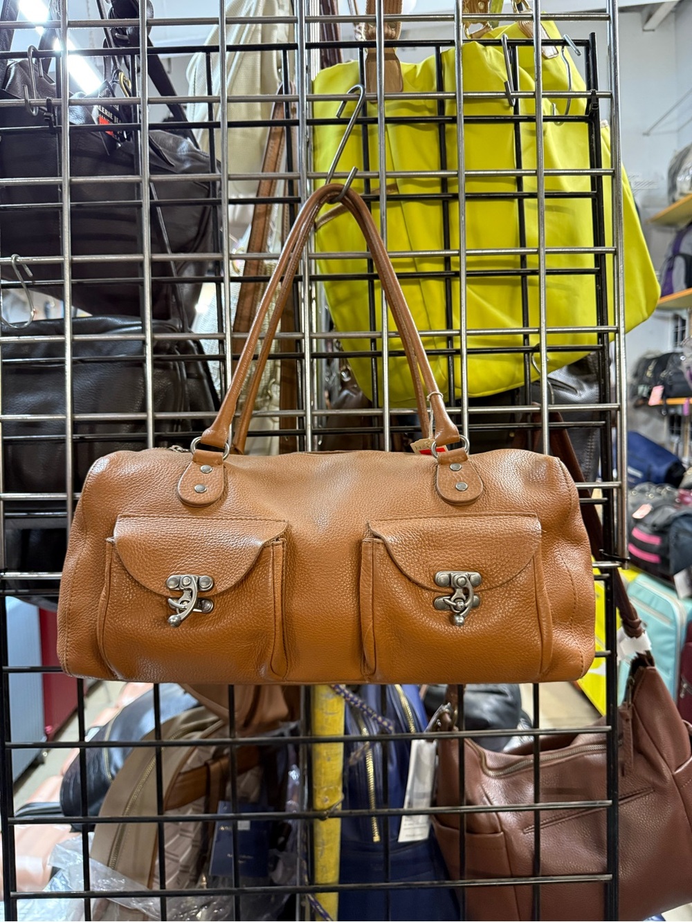 Vintage Classic Tan Leather Shoulder Bag with Front Pockets